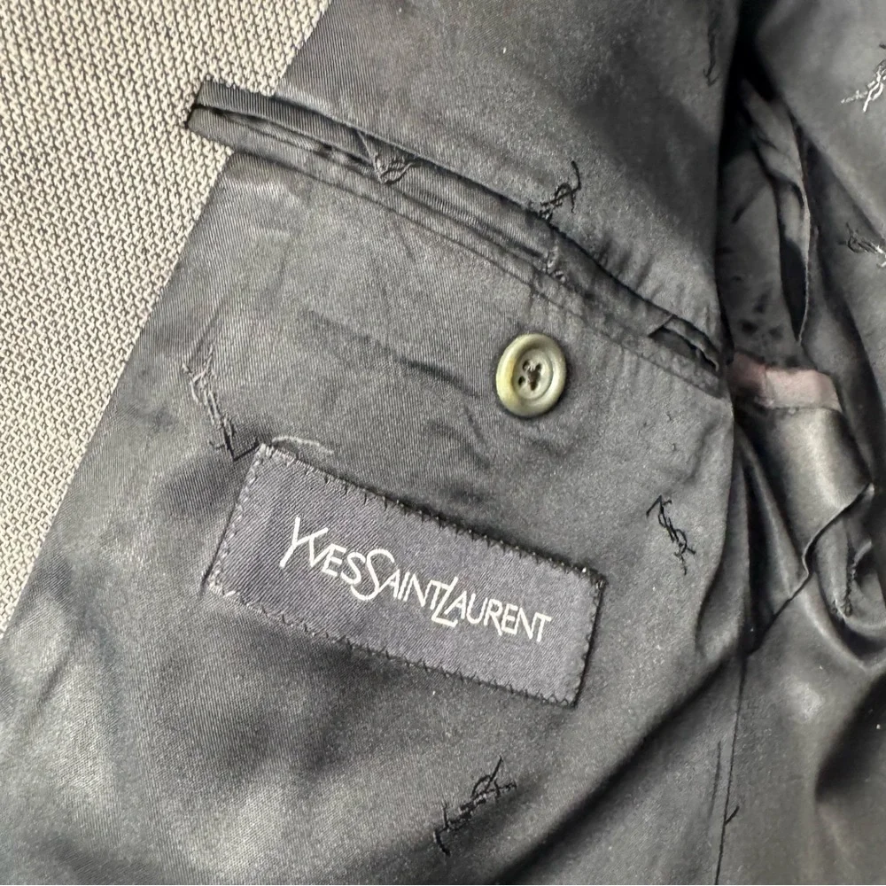 Yves Saint Laurent very good